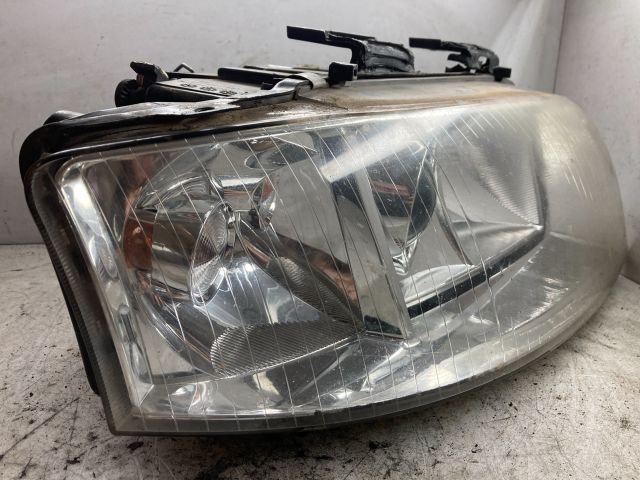 bontott AUDI A6 C5 Jobb Fényszóró