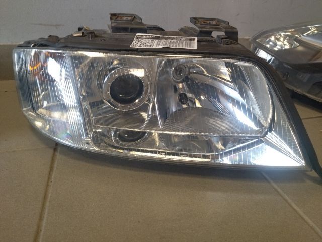 bontott AUDI A6 C5 Jobb Fényszóró