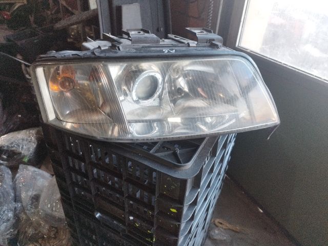 bontott AUDI A6 C5 Jobb Fényszóró