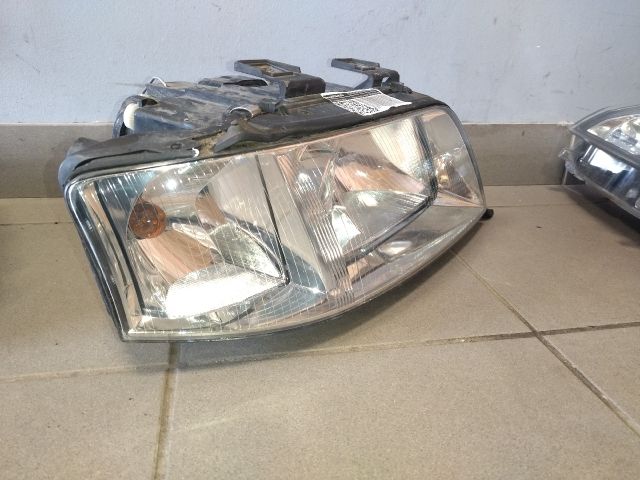 bontott AUDI A6 C5 Jobb Fényszóró
