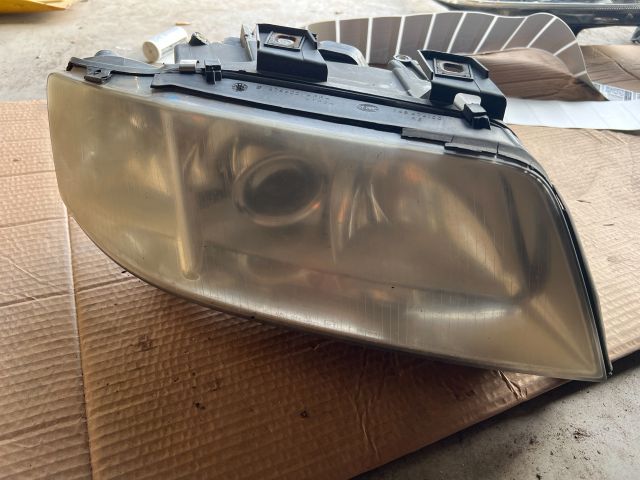 bontott AUDI A6 C5 Jobb Fényszóró