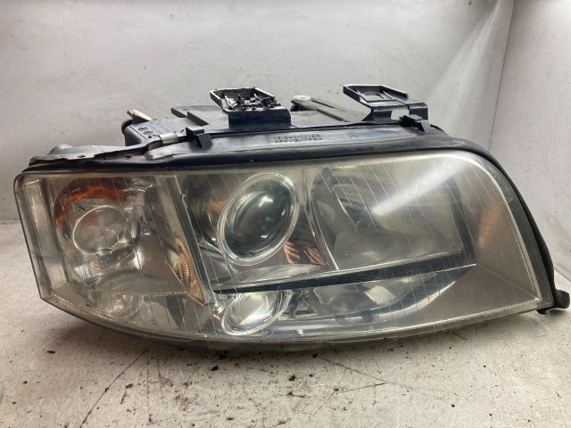 bontott AUDI A6 C5 Jobb Fényszóró