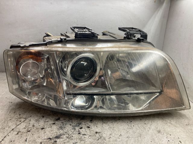 bontott AUDI A6 C5 Jobb Fényszóró