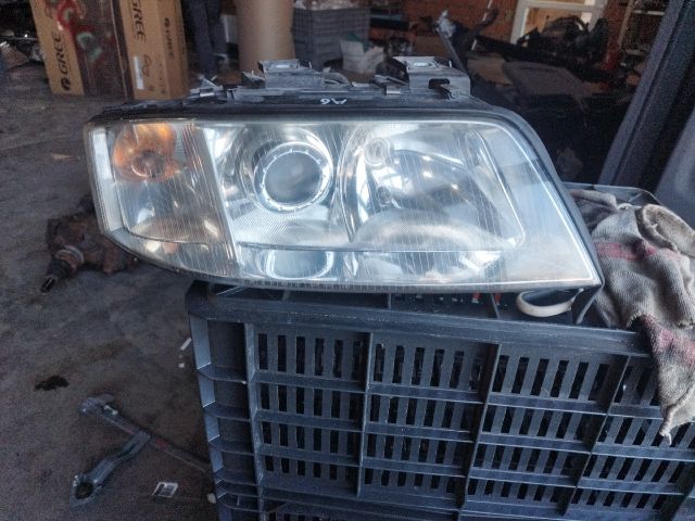 bontott AUDI A6 C5 Jobb Fényszóró
