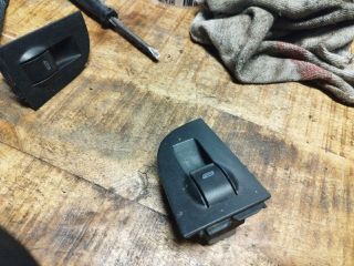 bontott AUDI A6 C5 Jobb hátsó Ablakemelő Kapcsoló