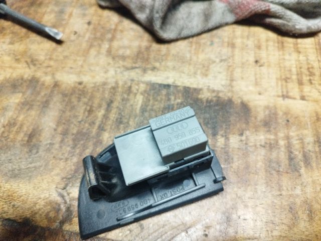 bontott AUDI A6 C5 Jobb hátsó Ablakemelő Kapcsoló