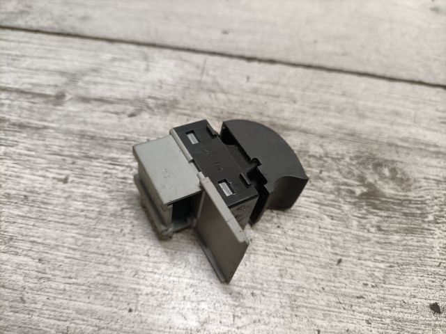 bontott AUDI A6 C5 Jobb hátsó Ablakemelő Kapcsoló