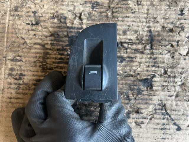 bontott AUDI A6 C5 Jobb hátsó Ablakemelő Kapcsoló