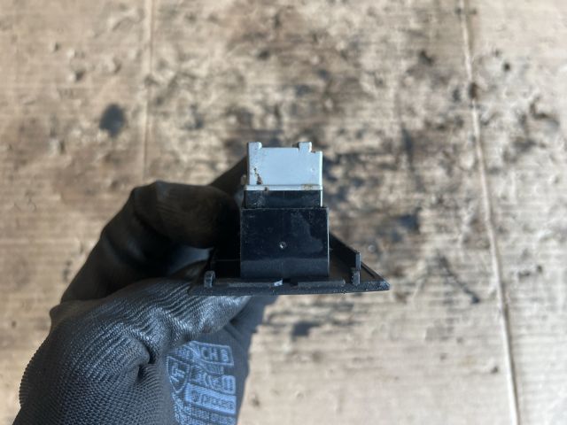 bontott AUDI A6 C5 Jobb hátsó Ablakemelő Kapcsoló