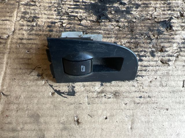 bontott AUDI A6 C5 Jobb hátsó Ablakemelő Kapcsoló