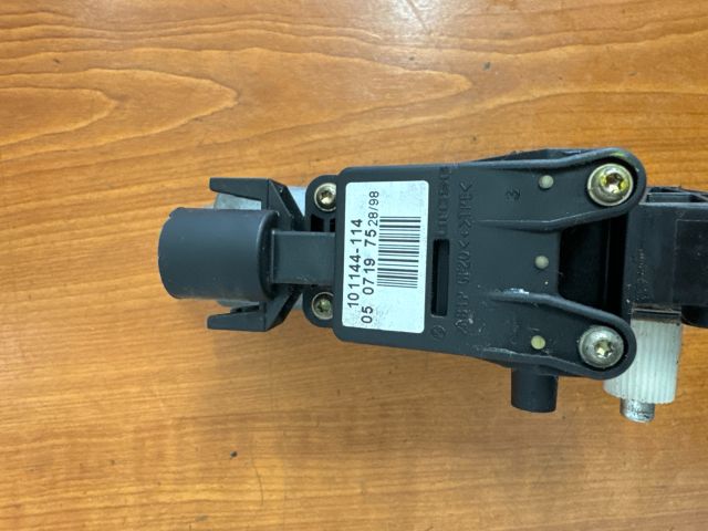 bontott AUDI A6 C5 Jobb hátsó Ablakemelő Motor