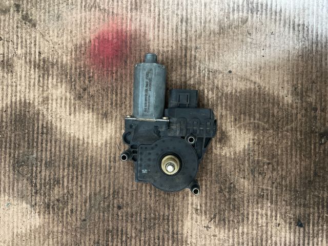 bontott AUDI A6 C5 Jobb hátsó Ablakemelő Motor
