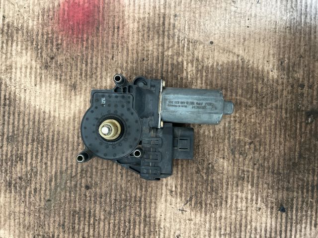 bontott AUDI A6 C5 Jobb hátsó Ablakemelő Motor