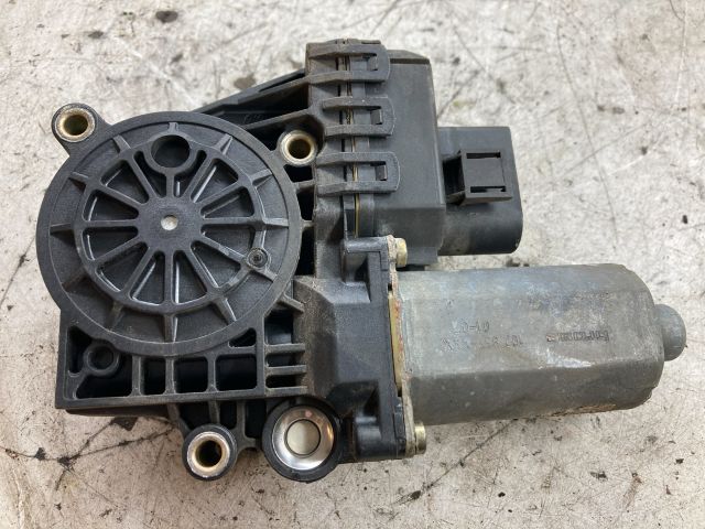 bontott AUDI A6 C5 Jobb hátsó Ablakemelő Motor
