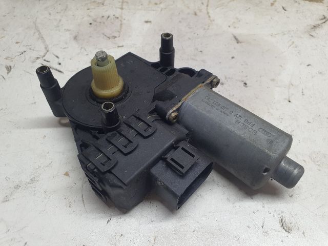bontott AUDI A6 C5 Jobb hátsó Ablakemelő Motor