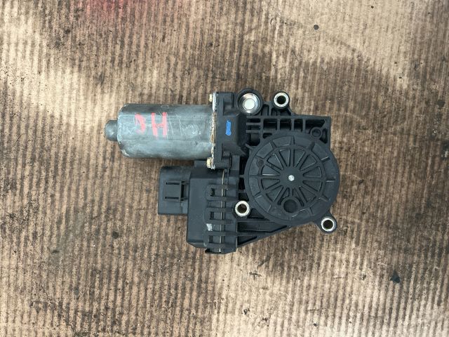 bontott AUDI A6 C5 Jobb hátsó Ablakemelő Motor
