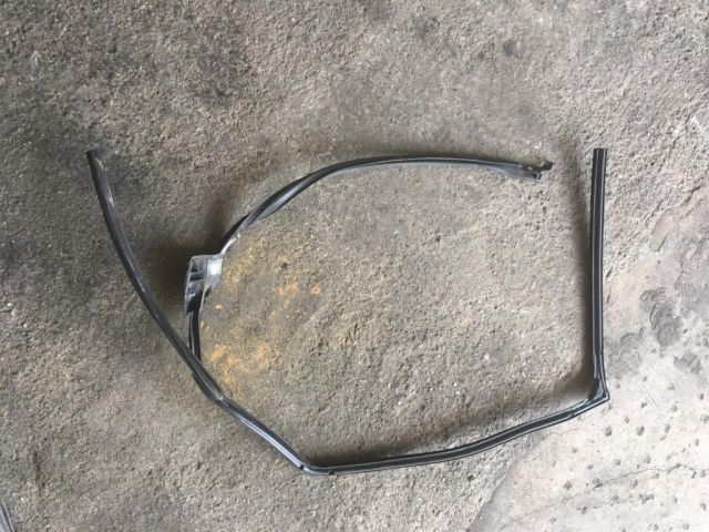 bontott AUDI A6 C5 Jobb hátsó Ablakvezető Gumi