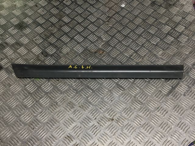 bontott AUDI A6 C5 Jobb hátsó Ajtó Díszléc