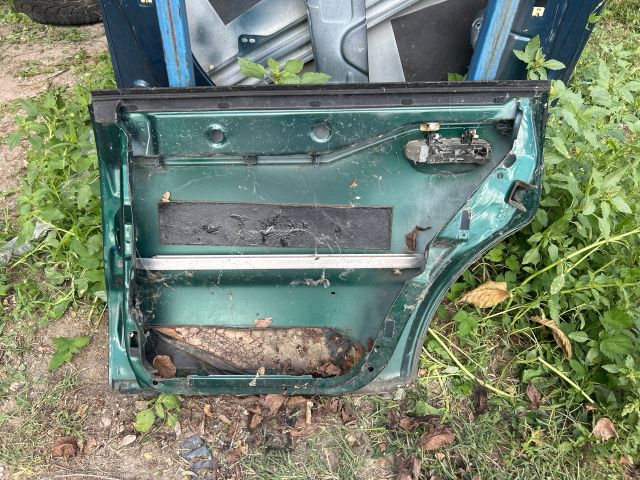 bontott AUDI A6 C5 Jobb hátsó Ajtó (Üres lemez)