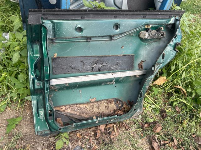 bontott AUDI A6 C5 Jobb hátsó Ajtó (Üres lemez)