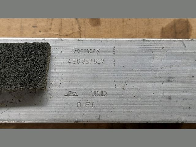 bontott AUDI A6 C5 Jobb hátsó Ajtómerevítő