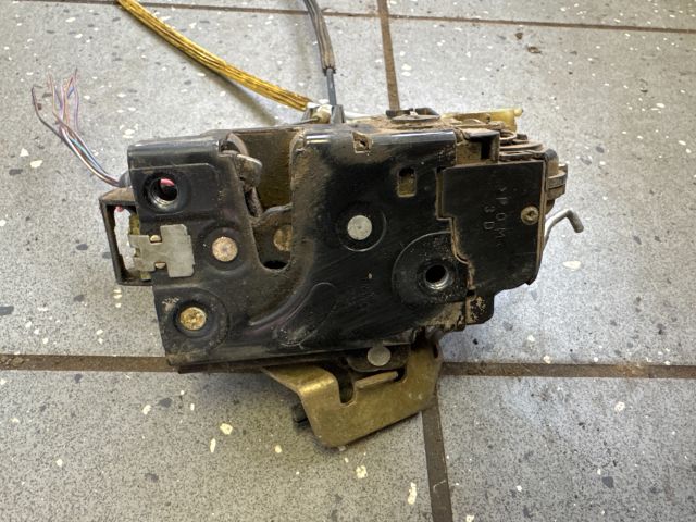 bontott AUDI A6 C5 Jobb hátsó Ajtózár