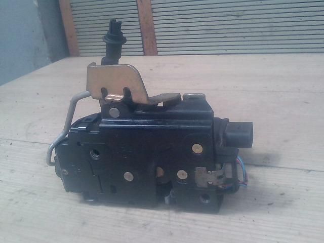 bontott AUDI A6 C5 Jobb hátsó Ajtózár