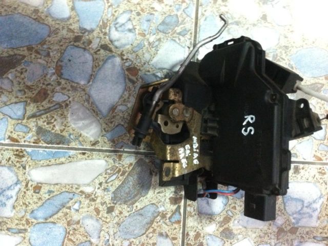 bontott AUDI A6 C5 Jobb hátsó Ajtózár