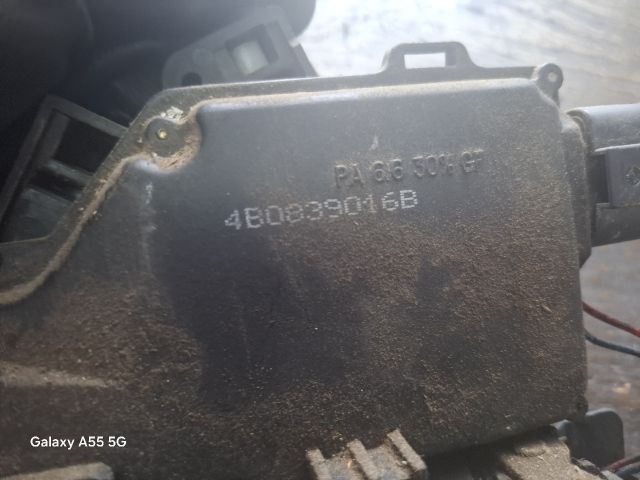 bontott AUDI A6 C5 Jobb hátsó Ajtózár