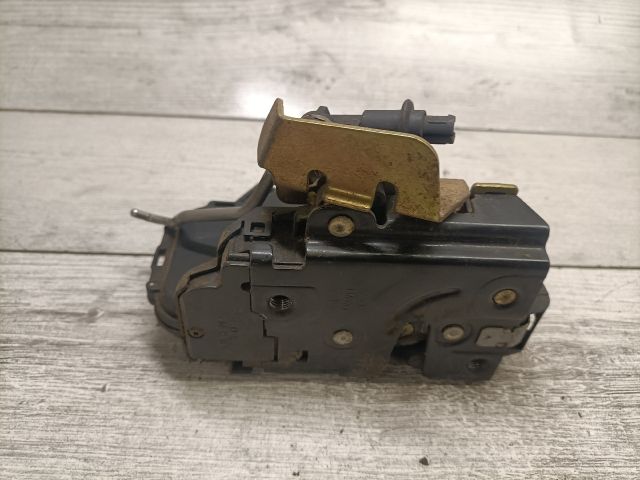 bontott AUDI A6 C5 Jobb hátsó Ajtózár