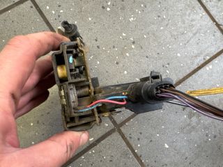 bontott AUDI A6 C5 Jobb hátsó Ajtózár