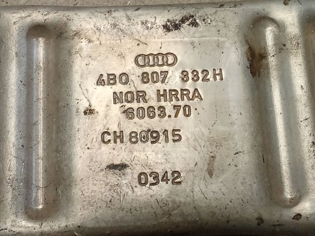 bontott AUDI A6 C5 Jobb hátsó Lökhárító Merevítő (Fém)