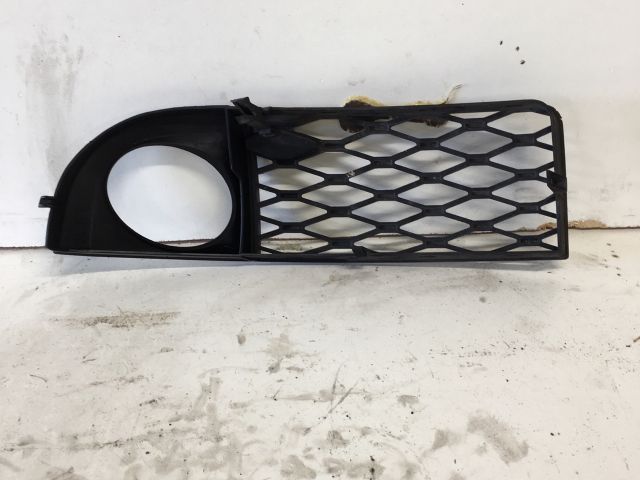 bontott AUDI A6 C5 Jobb Ködlámpa Rács