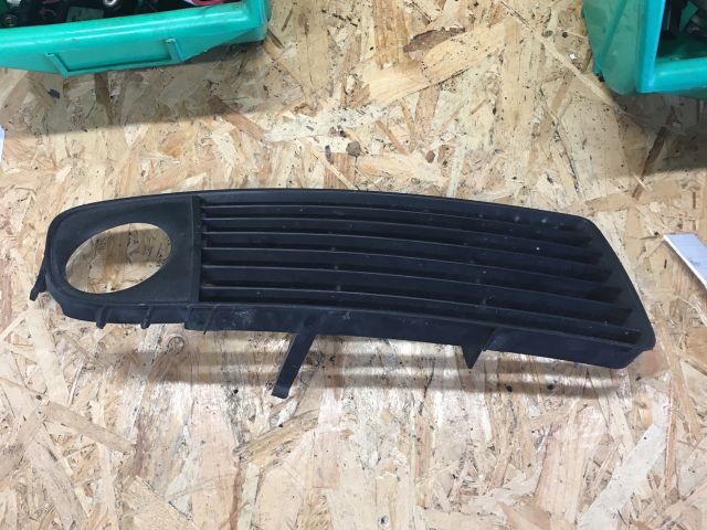 bontott AUDI A6 C5 Jobb Ködlámpa Rács