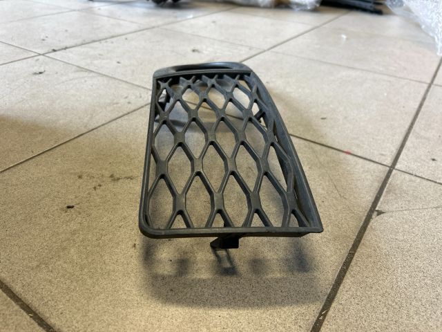 bontott AUDI A6 C5 Jobb Ködlámpa Rács