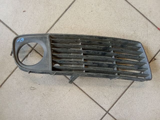 bontott AUDI A6 C5 Jobb Ködlámpa Rács