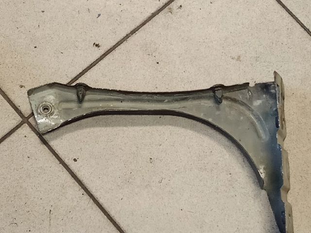 bontott AUDI A6 C5 Jobb Sárvédő Oldaltartó