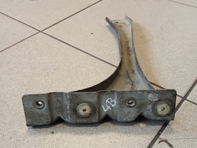 bontott AUDI A6 C5 Jobb Sárvédő Oldaltartó