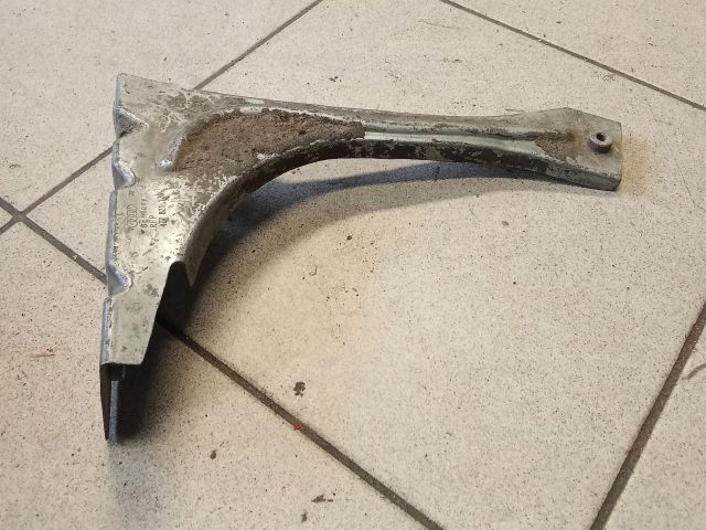 bontott AUDI A6 C5 Jobb Sárvédő Oldaltartó