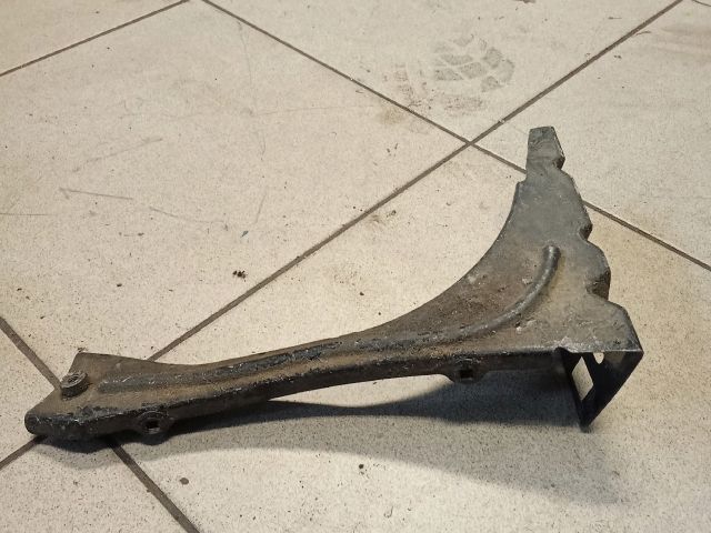 bontott AUDI A6 C5 Jobb Sárvédő Oldaltartó