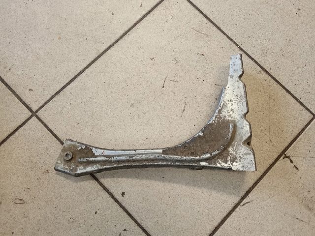 bontott AUDI A6 C5 Jobb Sárvédő Oldaltartó