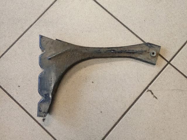 bontott AUDI A6 C5 Jobb Sárvédő Oldaltartó