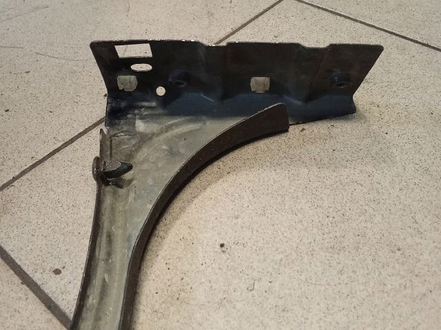 bontott AUDI A6 C5 Jobb Sárvédő Oldaltartó