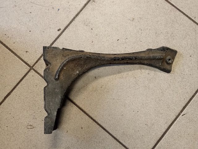 bontott AUDI A6 C5 Jobb Sárvédő Oldaltartó