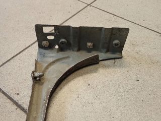 bontott AUDI A6 C5 Jobb Sárvédő Oldaltartó