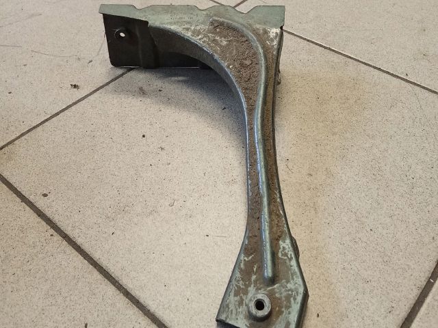 bontott AUDI A6 C5 Jobb Sárvédő Oldaltartó