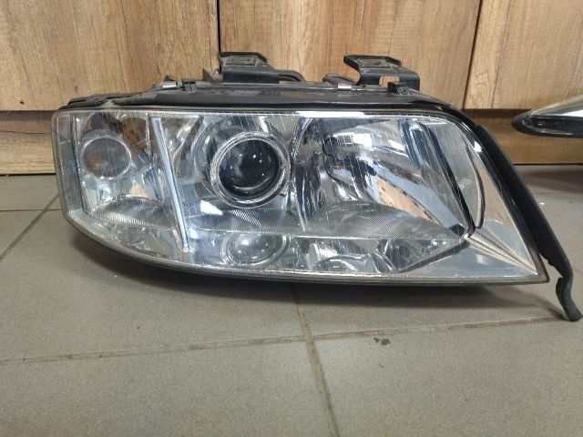 bontott AUDI A6 C5 Jobb Xenon Fényszóró