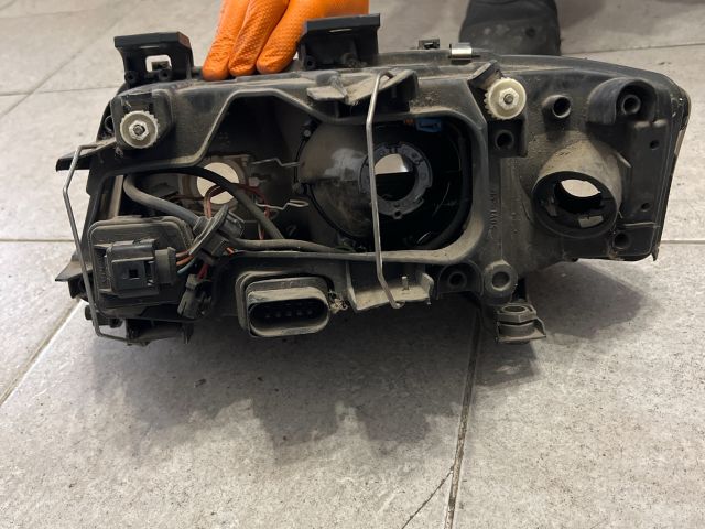 bontott AUDI A6 C5 Jobb Xenon Fényszóró