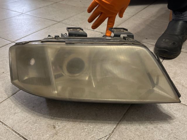bontott AUDI A6 C5 Jobb Xenon Fényszóró