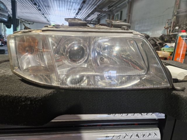 bontott AUDI A6 C5 Jobb Xenon Fényszóró